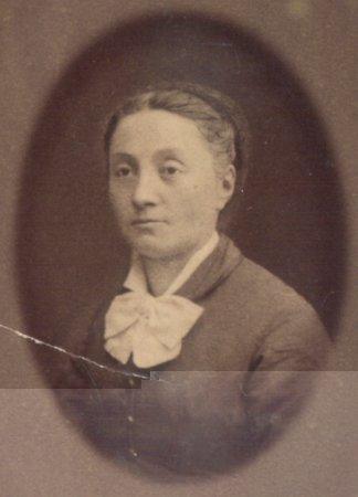 Marie Madeleine Bontoux 15 jeune